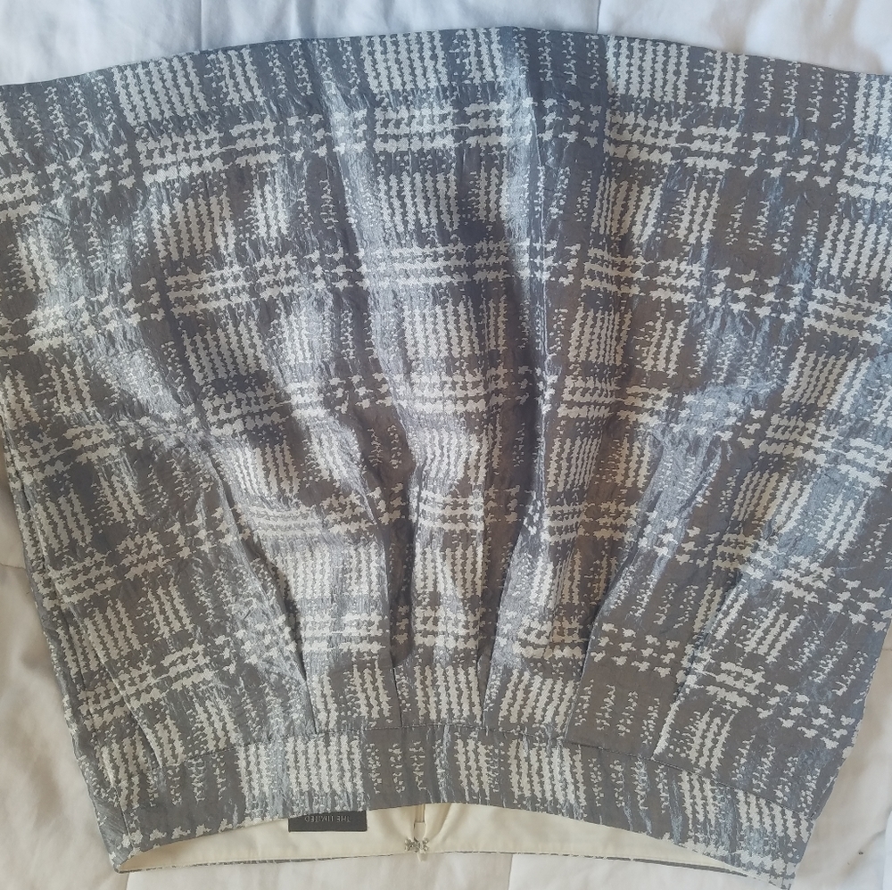 Limited skirt.